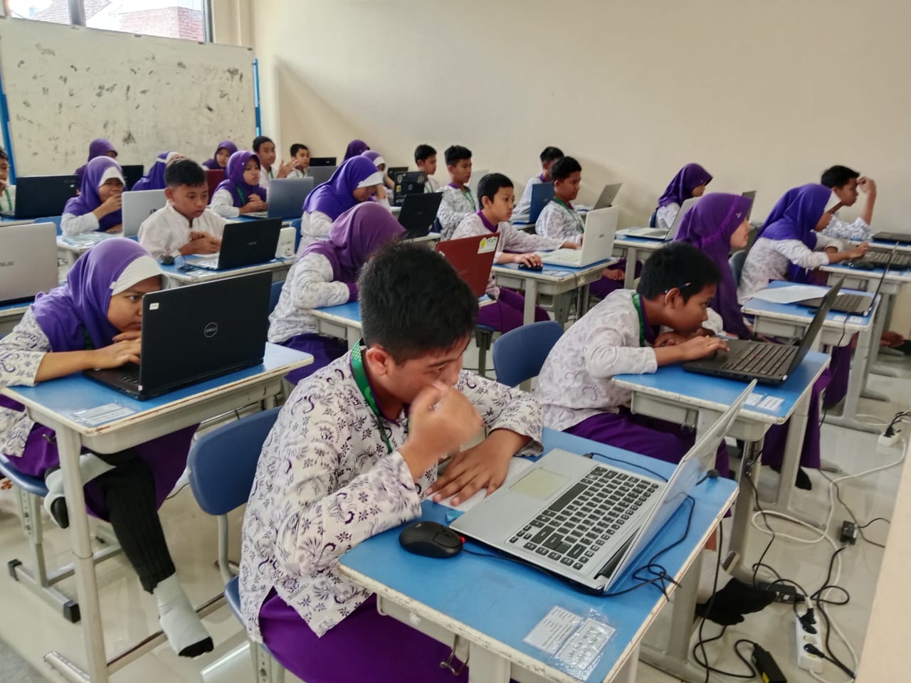 ujian CBT di MIM Teladan