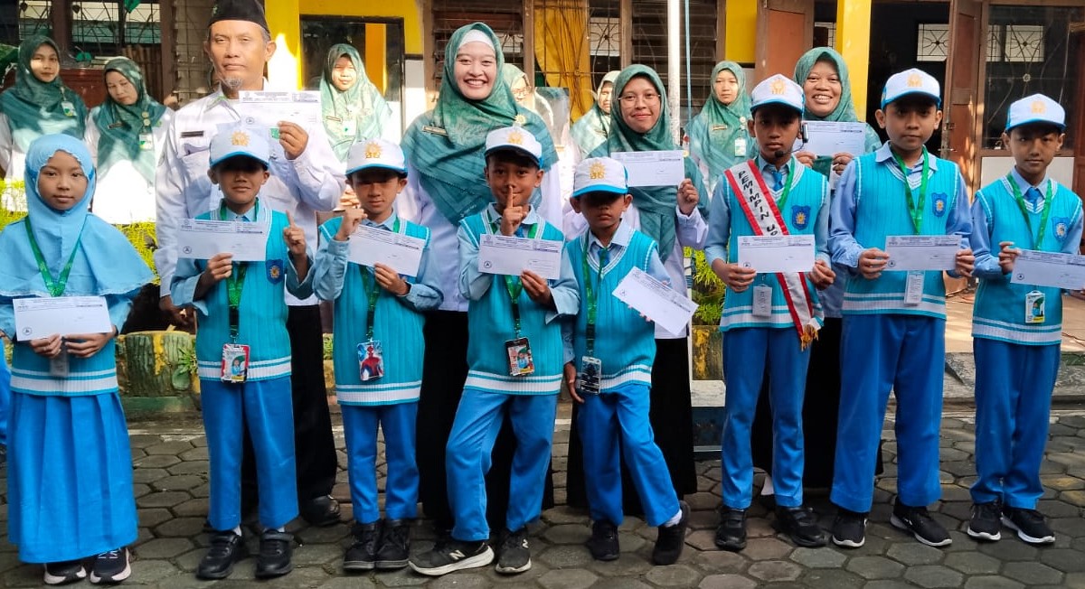 MIM Teladan Beri Penghargaan untuk Pembimbing dan Siswa Berprestasi