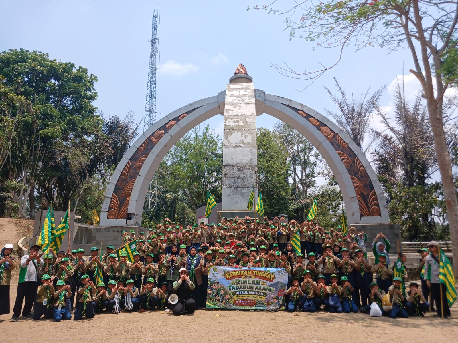 HW MIM Teladan, Sekolah Unggul di Kota Magelang, Gelar Kenaikan Tingkat dengan Rihlah dan Tadabur Alam di Gunung Tidar
